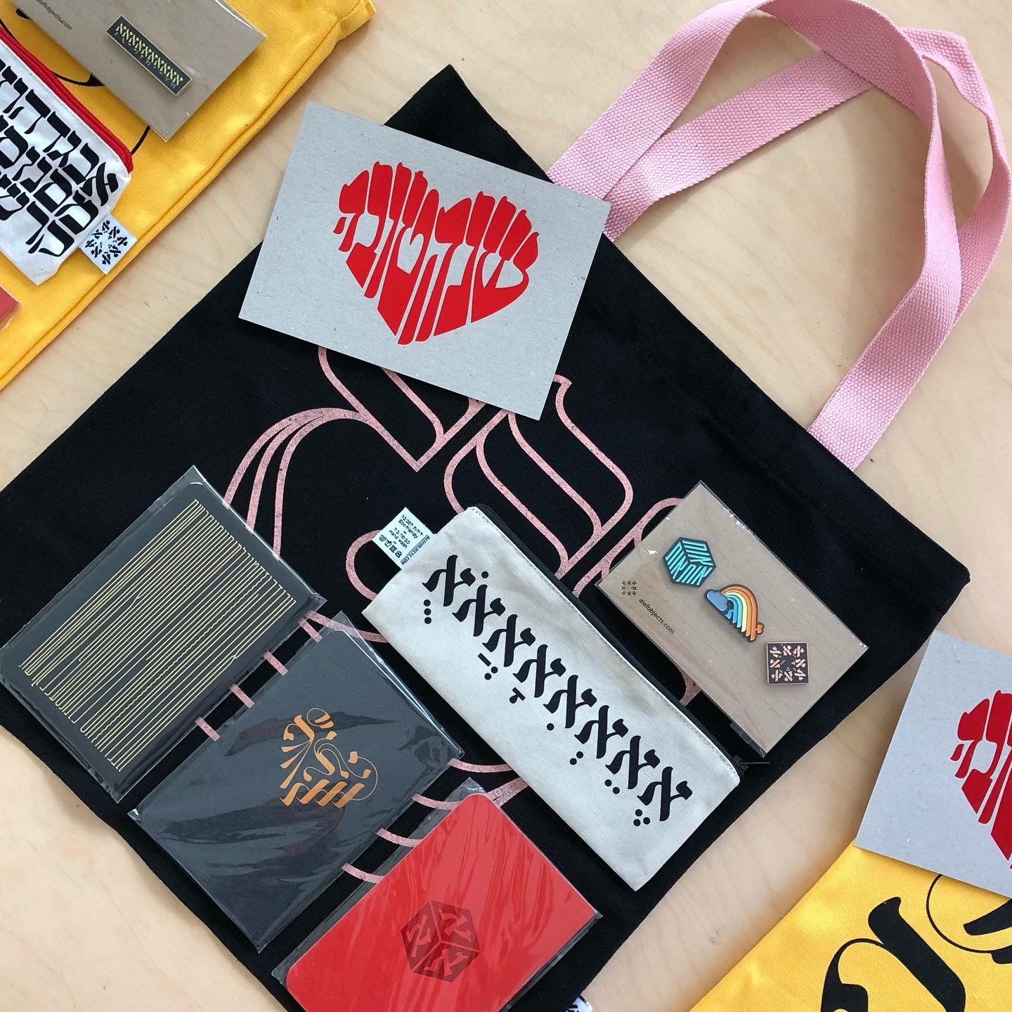 Customizable Gift Set: Bag, Notebooks, Pencil Case, and Pins